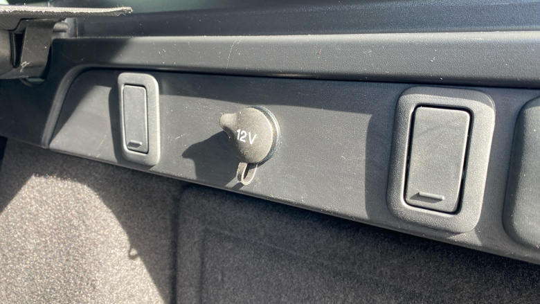 Land Rover Range Rover Velar 3.0 D300 R-Dynamic HSE 5dr Auto Diesel Estate